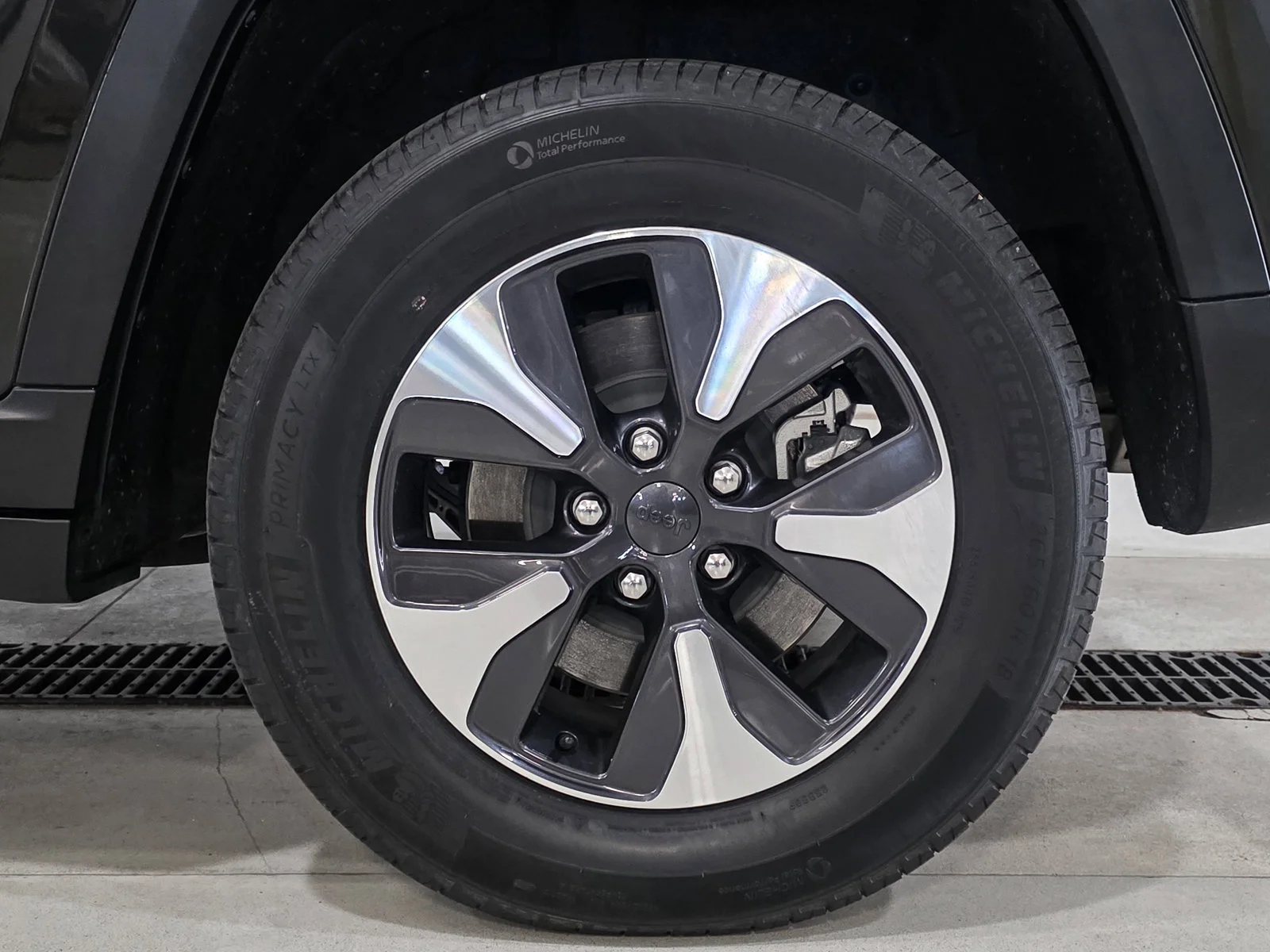 Used 2024 Rocky Mountain Pearlcoat Jeep 4xe image 18