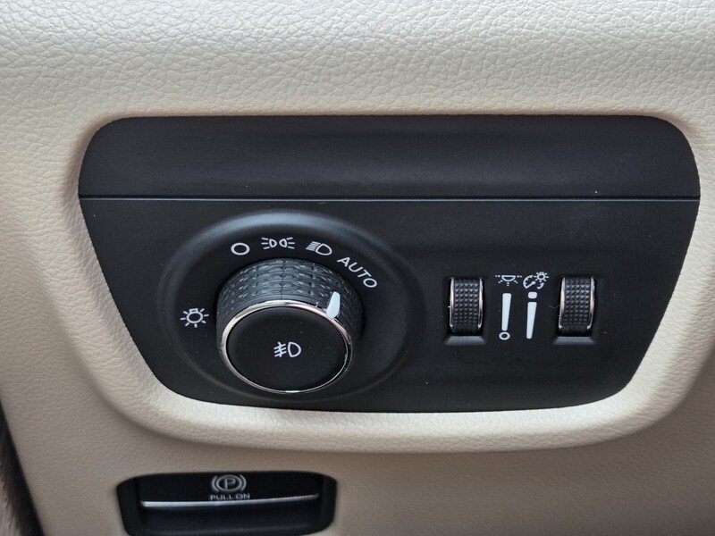 Used 2024 Velvet Red Pearlcoat JEEP LIMITED 4X4 image 30