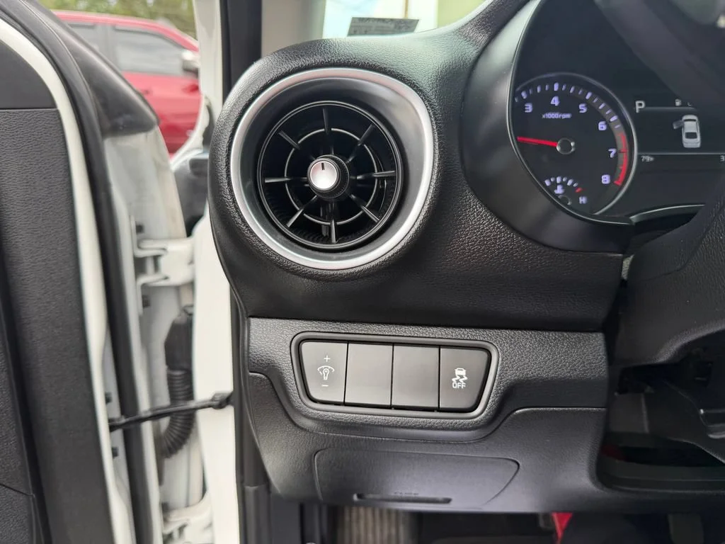 Used 2023 White Kia LXS image 14
