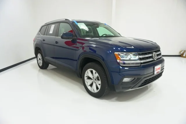 Used 2019 Tourmaline Blue Metallic Volkswagen 3.6L V6 SE w/Technology image 3