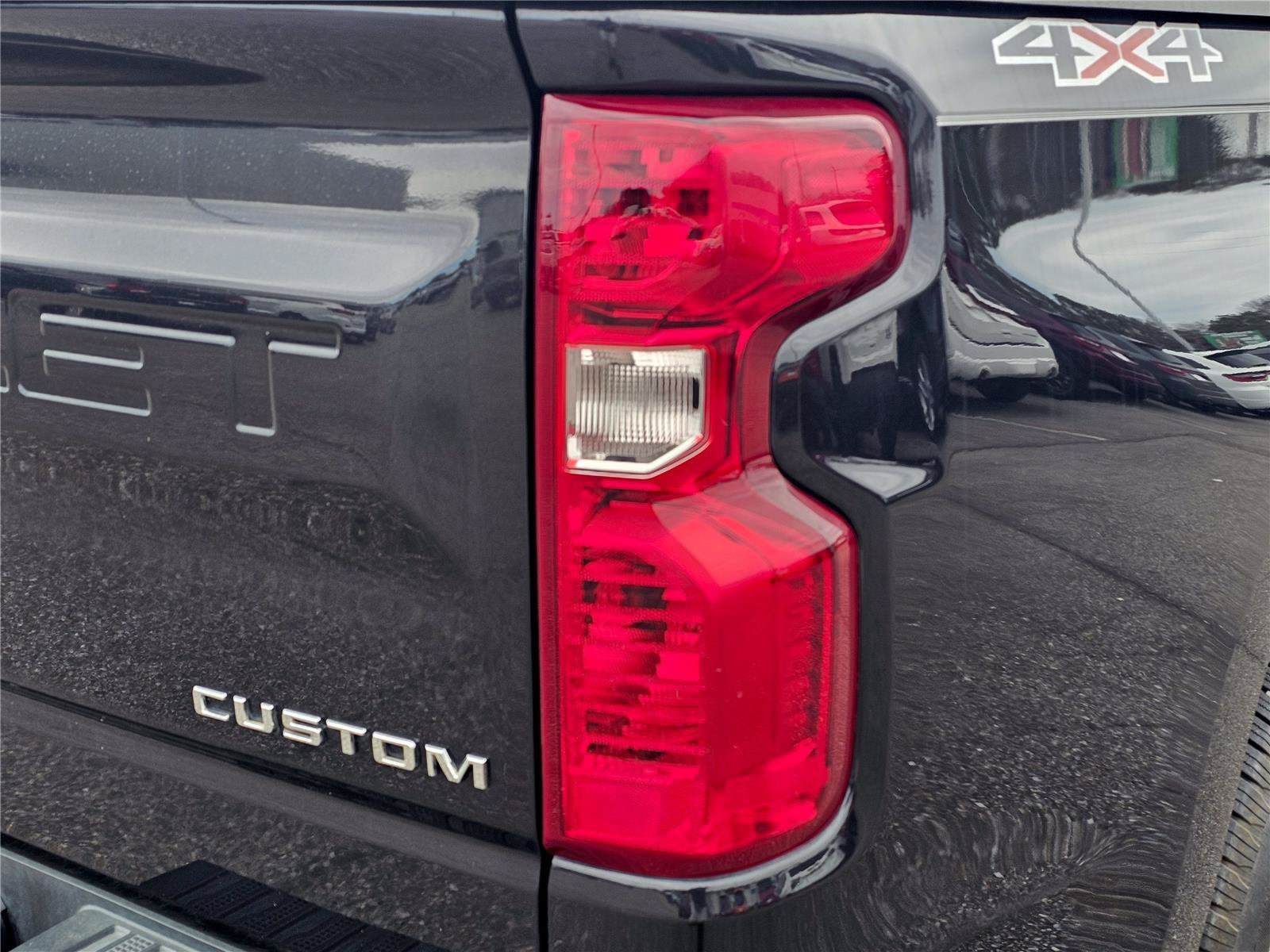 Used 2022 Northsky Blue Metallic Chevrolet Custom image 9