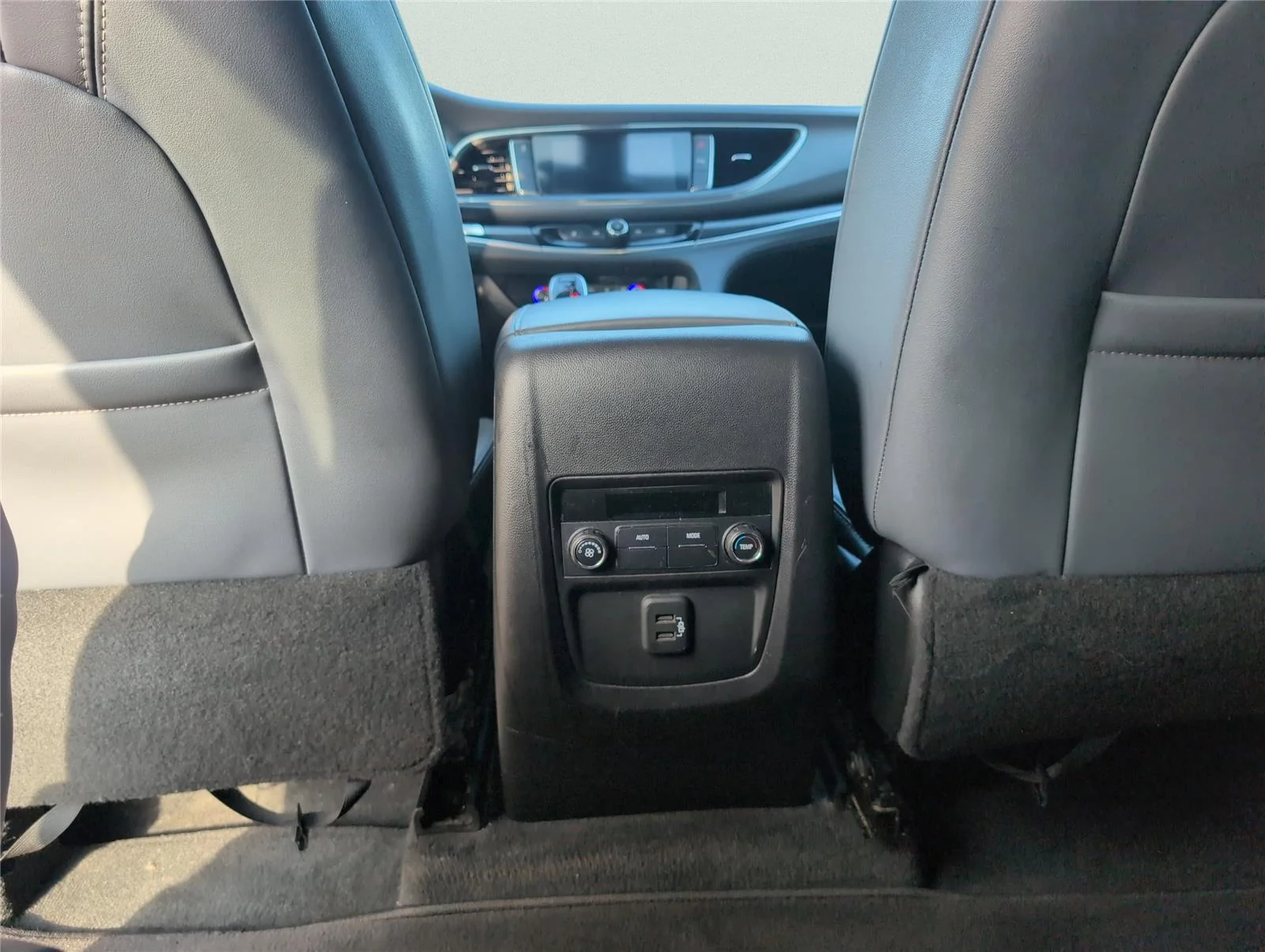 Used 2020 Summit White Buick Essence image 31