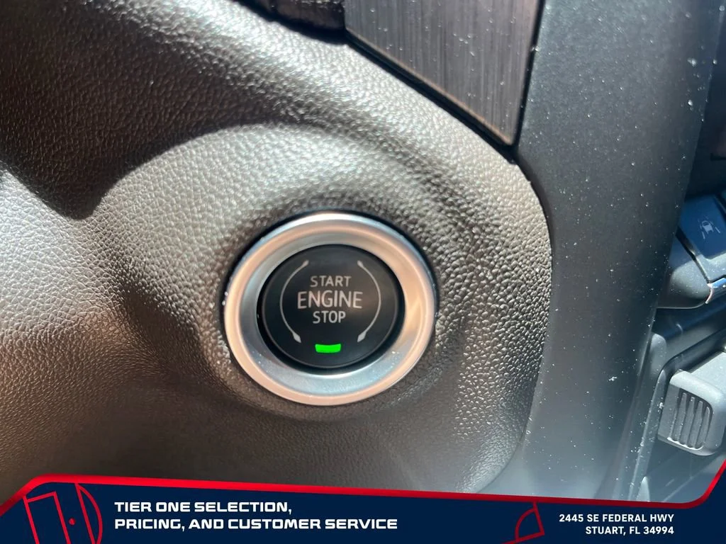 Used 2021 WHITE FROST TRICOAT GMC Denali image 23