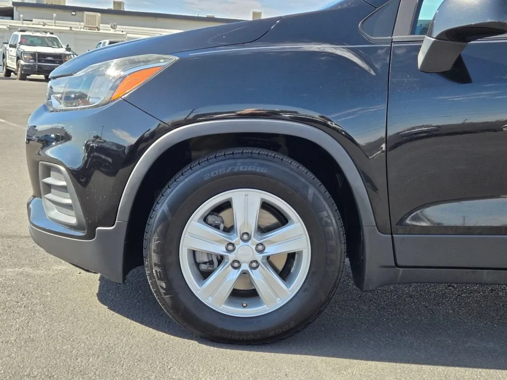 Used 2020 MOSAIC BLACK METALLIC Chevrolet LS image 8
