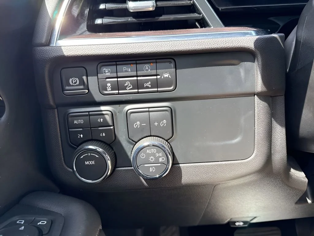 Used 2025 Black Chevrolet Z71 image 26