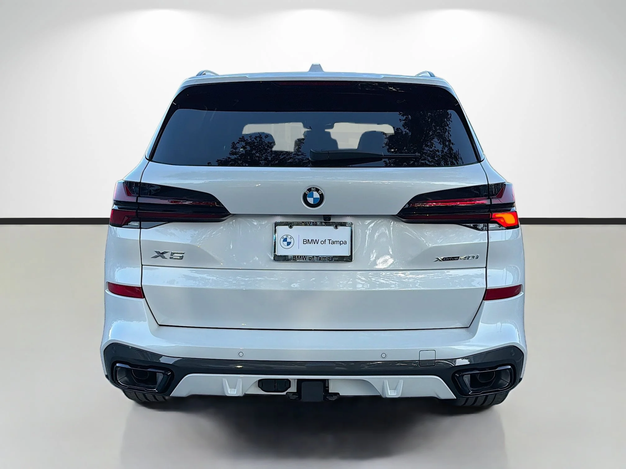 New 2026 Mineral White Metallic BMW xDrive40i image 4