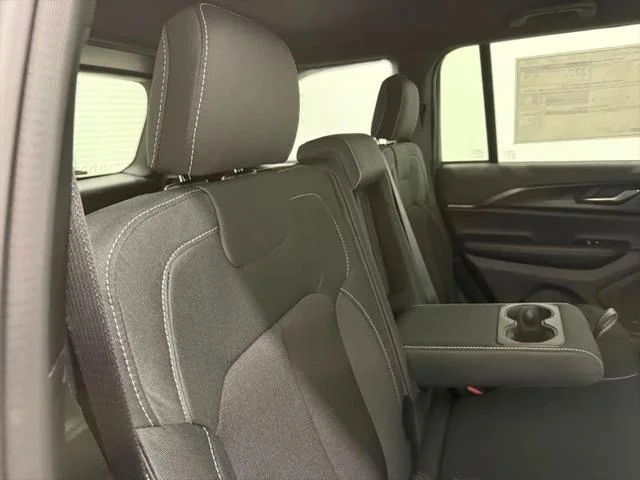 2026 Jeep Grand Cherokee Laredo - Photo 11