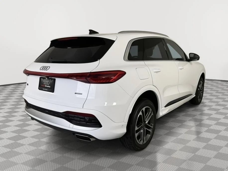 Used 2025 Arkona White Audi Premium image 7