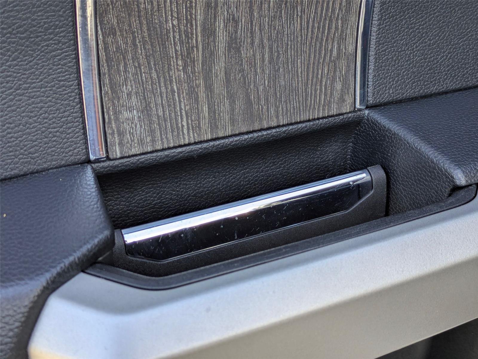 Used 2020 Iconic Silver Metallic Ford LARIAT image 27
