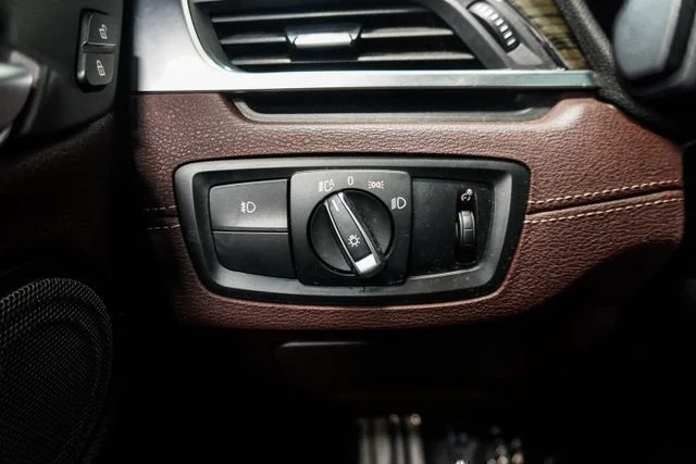 Used 2018 Blue BMW sDrive28i image 24