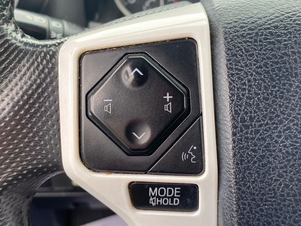 Used 2020 White Toyota SR5 image 27