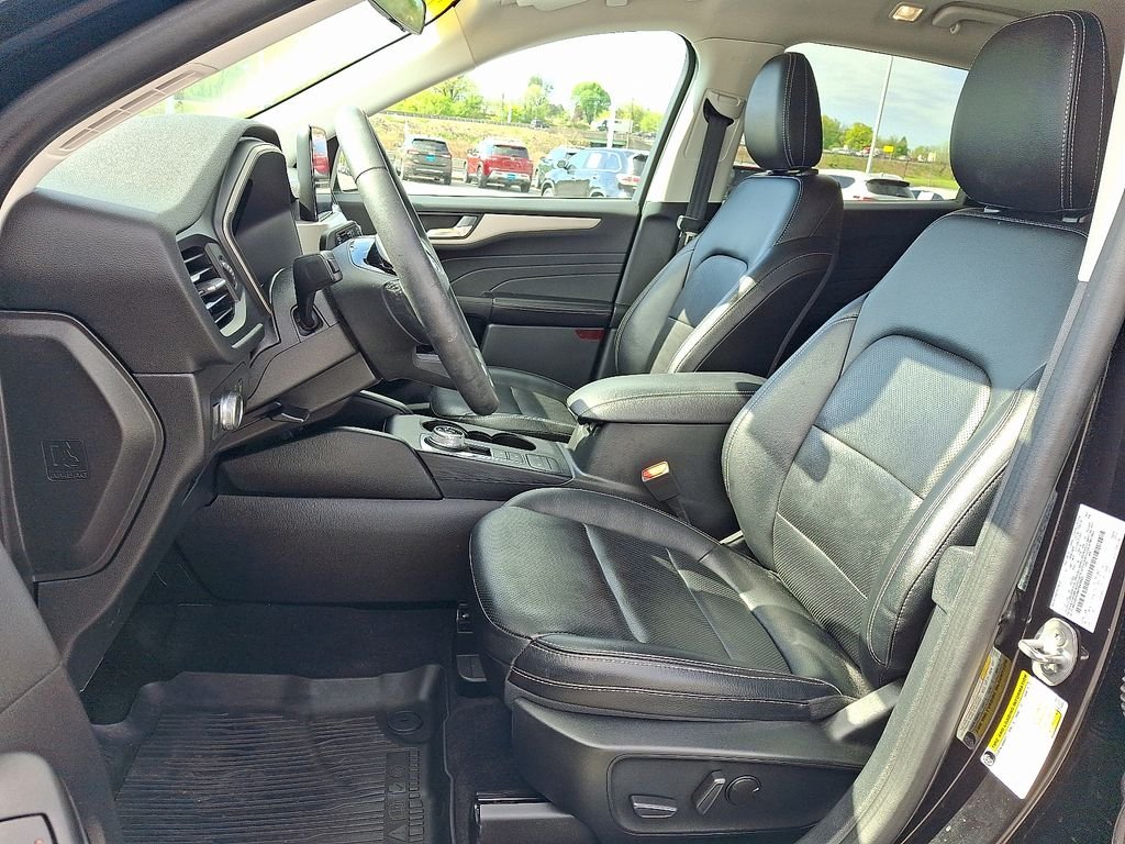 Used 2022 Black Ford SEL image 14