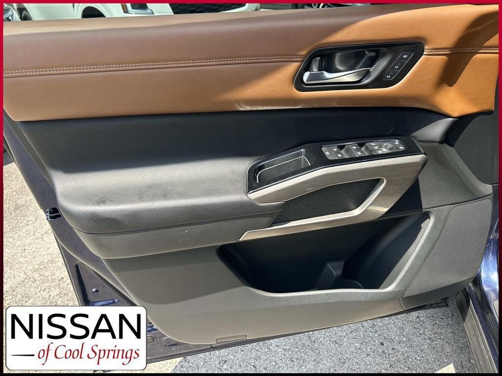 Used 2023 Blue Nissan Platinum image 19