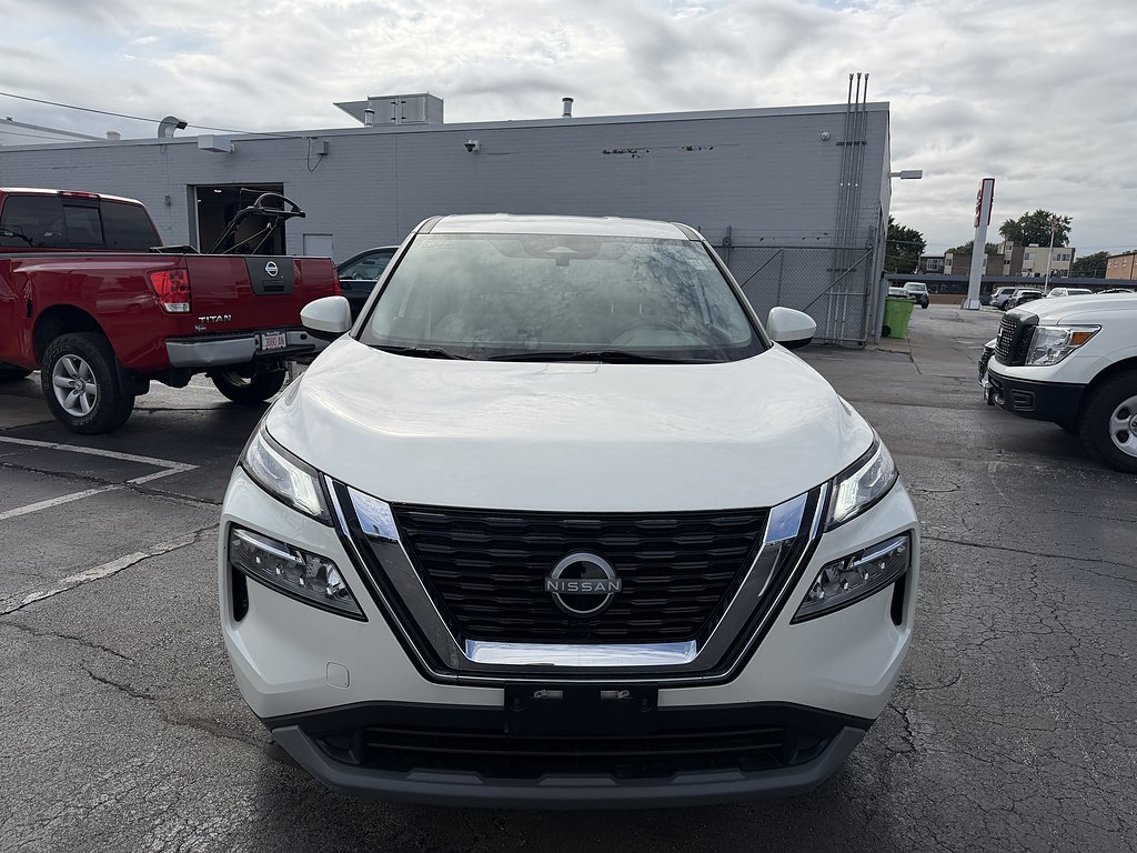 Used 2023 Pearl White TriCoat Nissan SV image 8