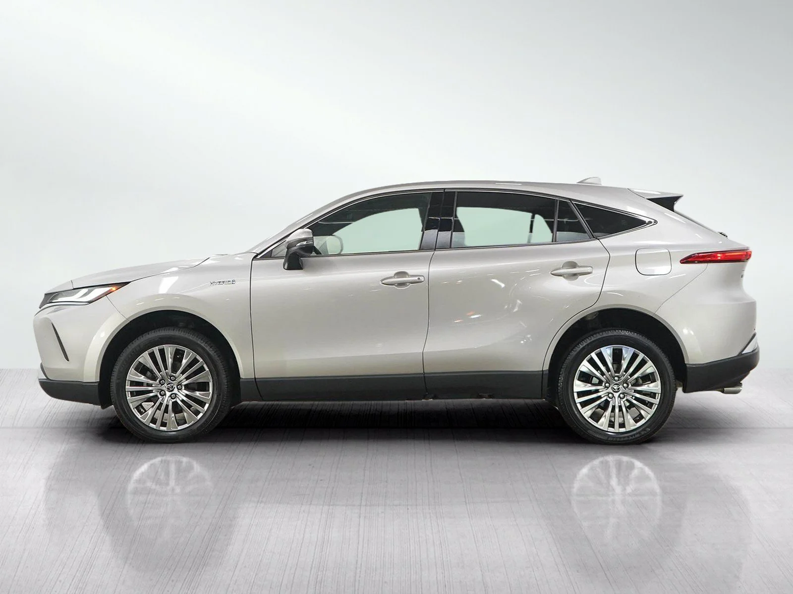 Used 2021 Toyota Venza Limited with VIN JTEAAAAH2MJ006857 for sale in Wayzata, Minnesota