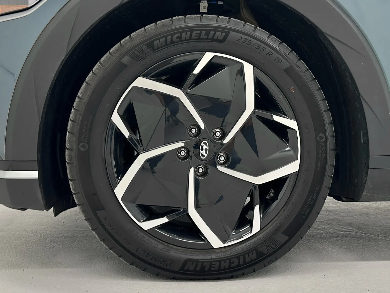 Used 2024 Digital Teal Hyundai SEL image 9