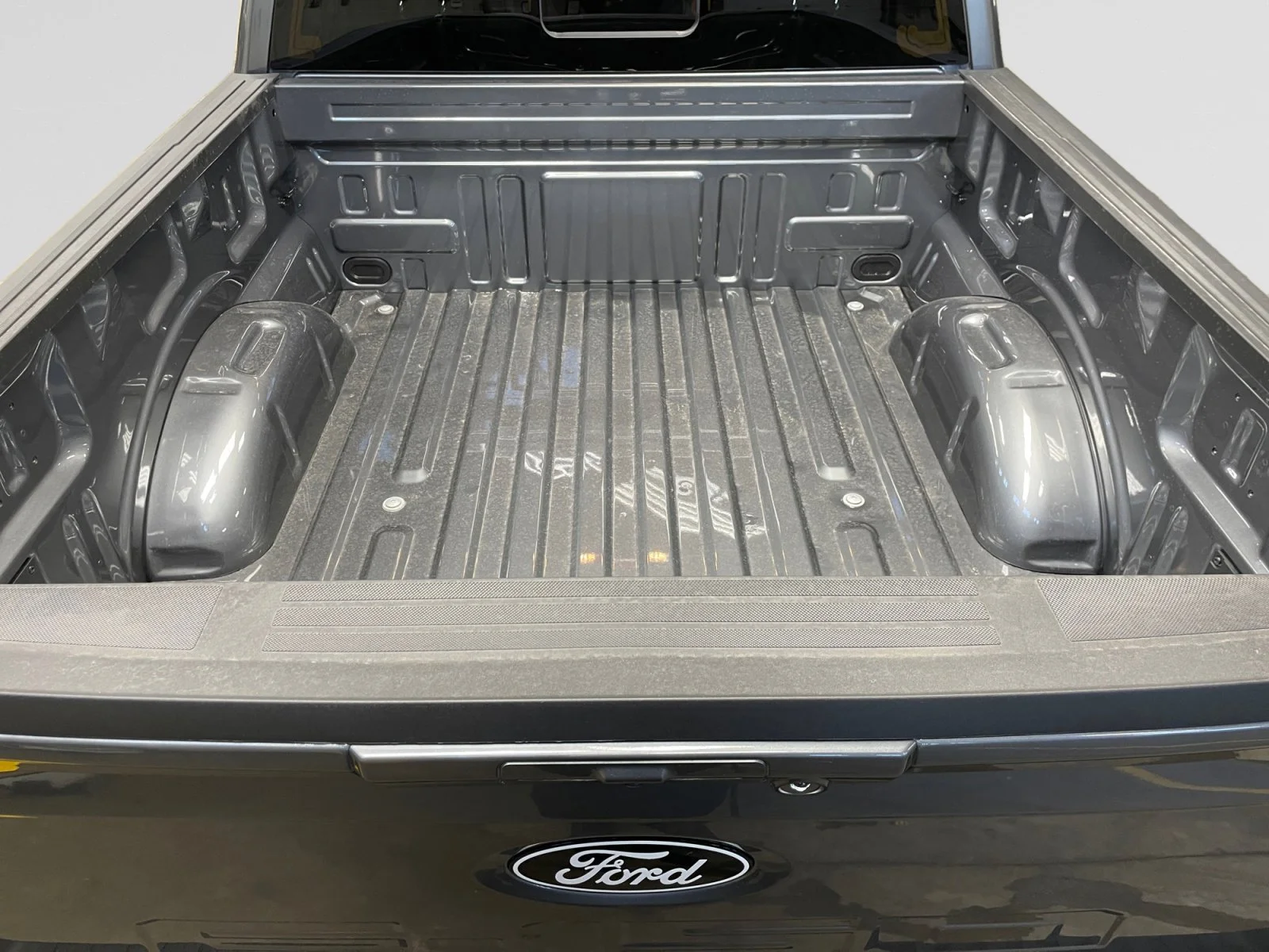 New 2026 CARBONIZED GREY METALLIC Ford XLT image 10