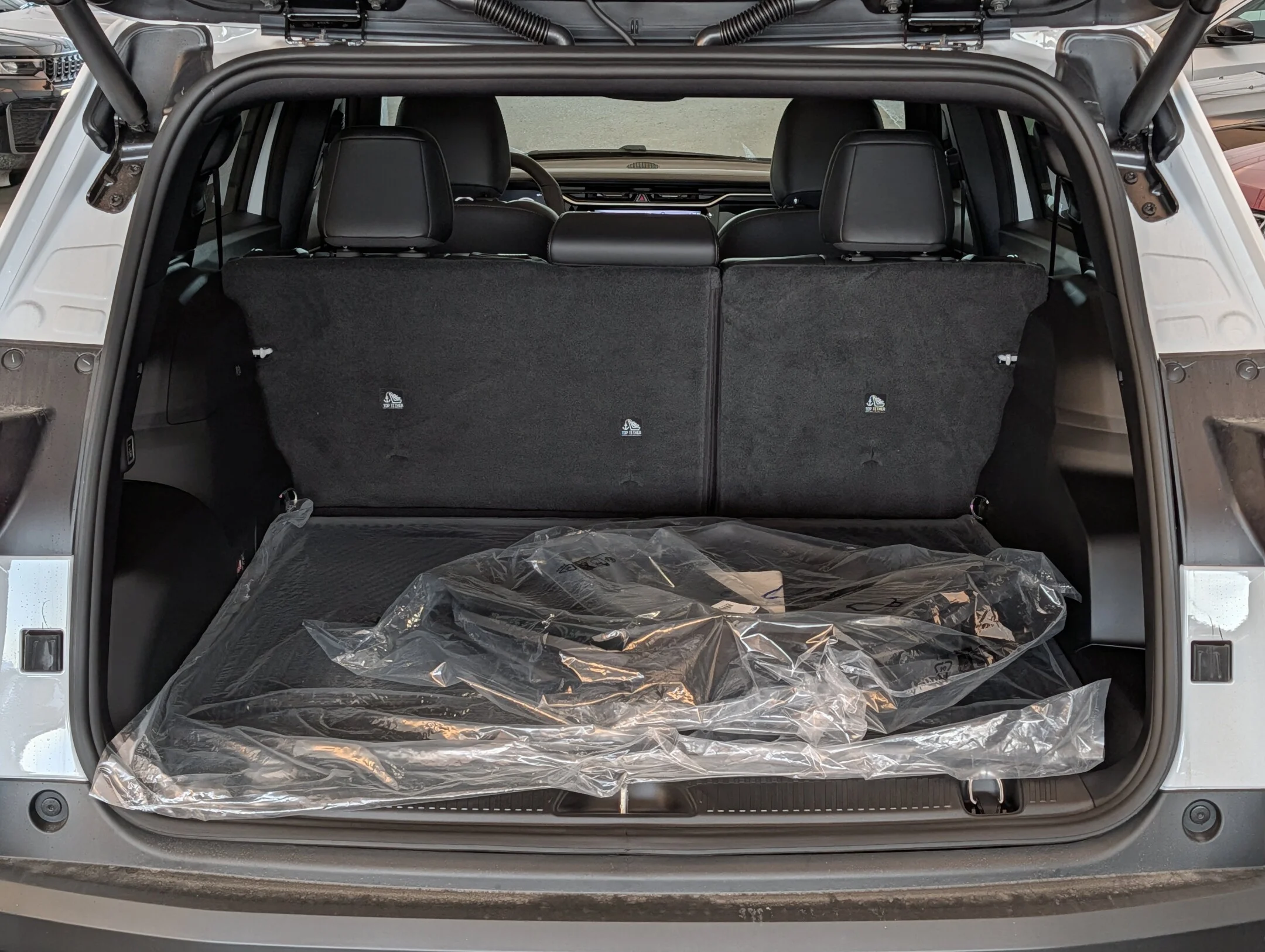 New 2026 White Jeep Limited - - Hybrid - Dual-Pane Pano Sunroof - Capri Leatherette - Power Liftgate & More! image 28