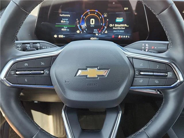 Used 2025 Gray Chevrolet LT Front-Wheel Drive image 19