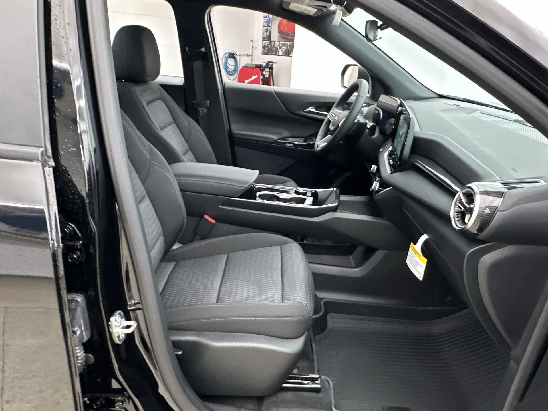 2027 Chevrolet Equinox LT - Photo 84
