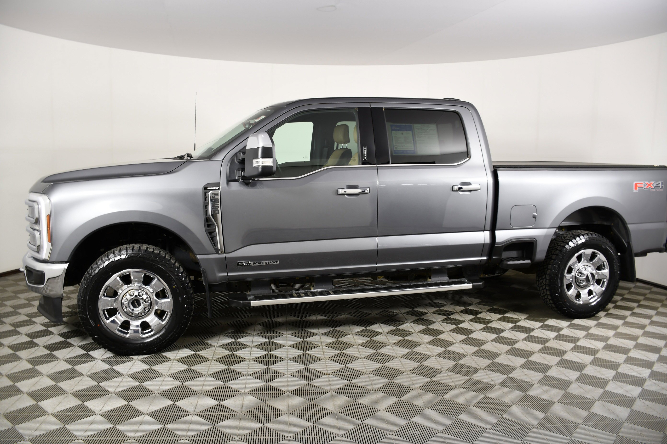 Used 2024 Gray Metallic Ford LARIAT image 9