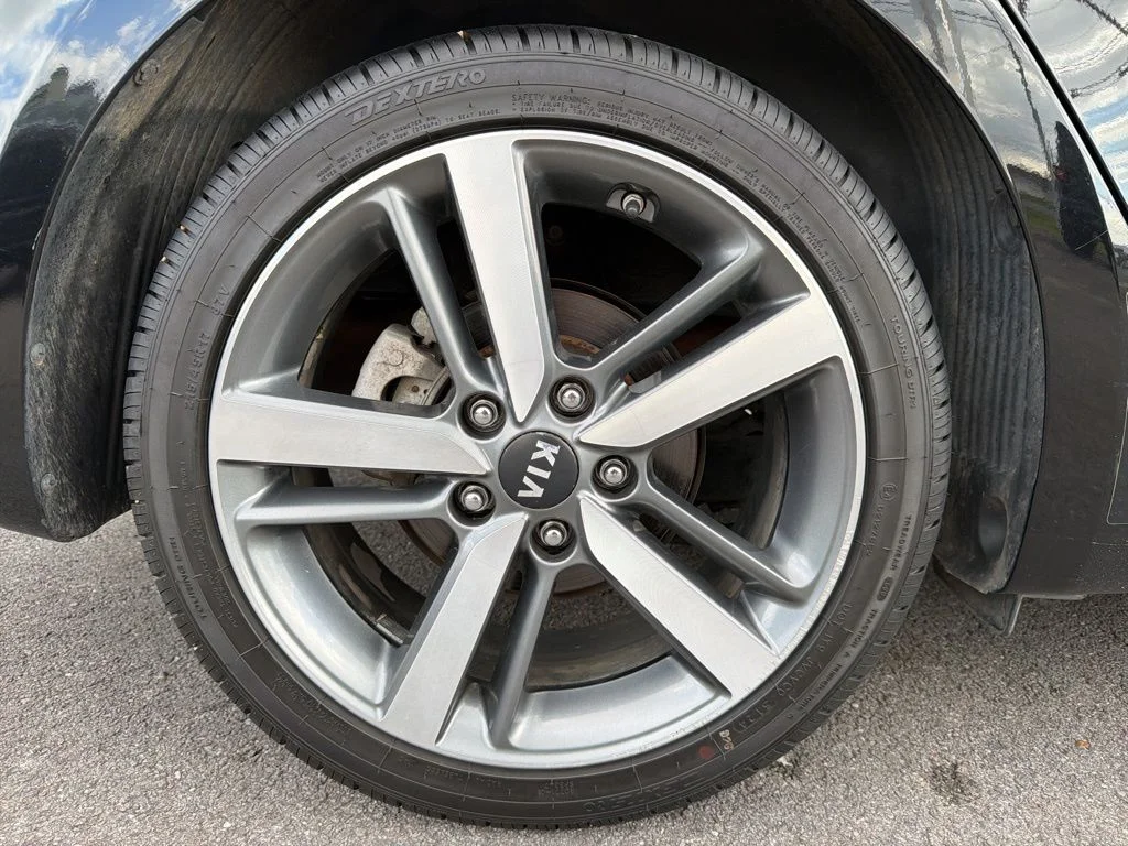 Used 2017 Black Kia EX image 11
