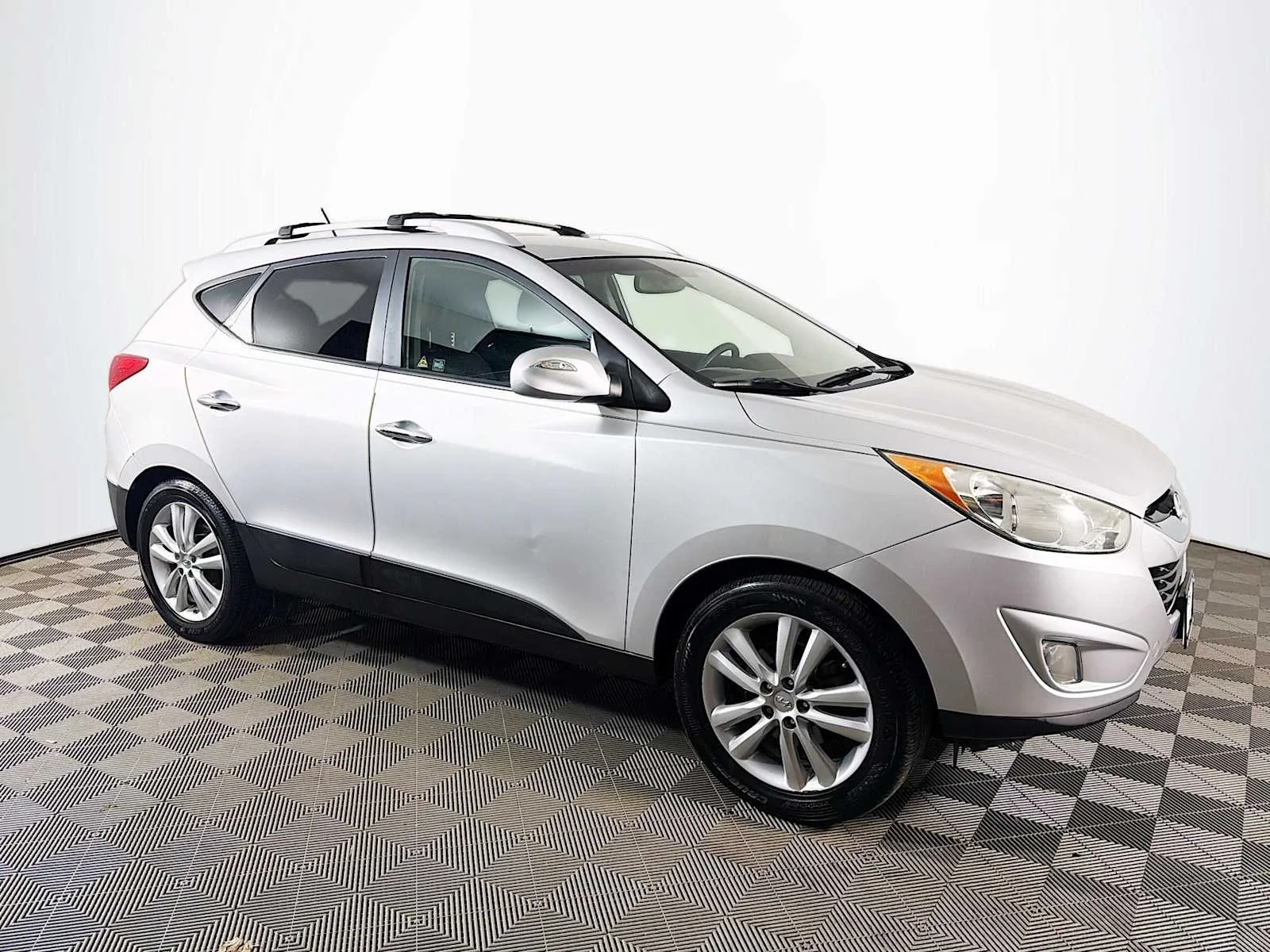Used 2012 Diamond Silver Hyundai Limited PZEV image 3