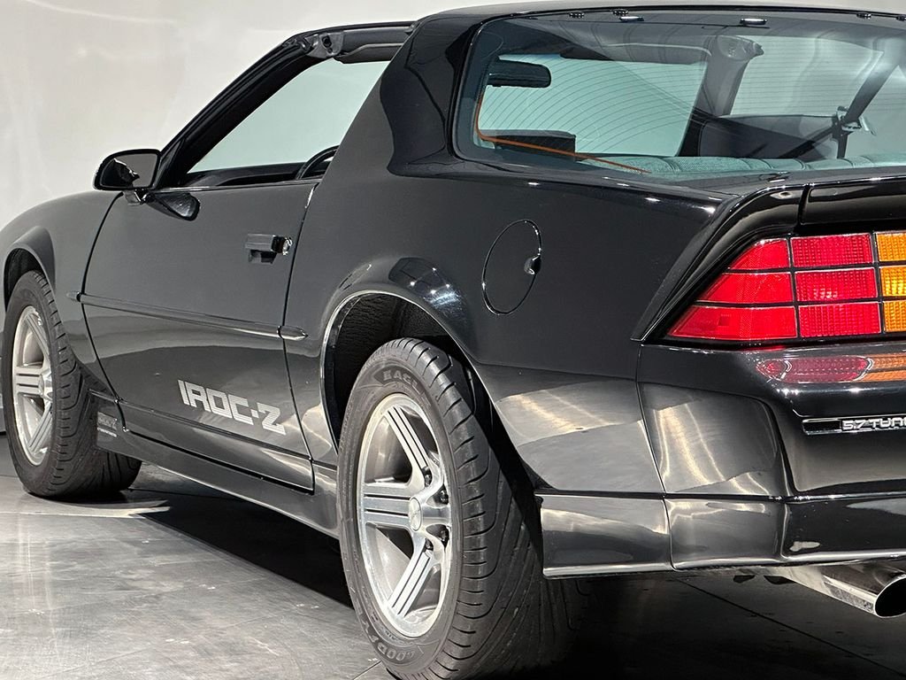 Used 1988 Black Chevrolet IROC-Z image 32