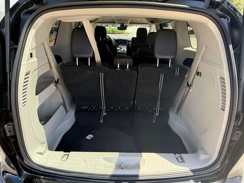 Used 2023 Black Chrysler Touring L image 16