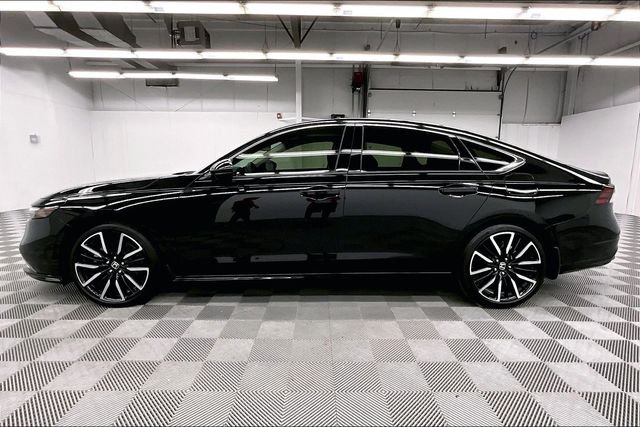 Used 2025 Crystal Black Pearl Honda Touring image 14