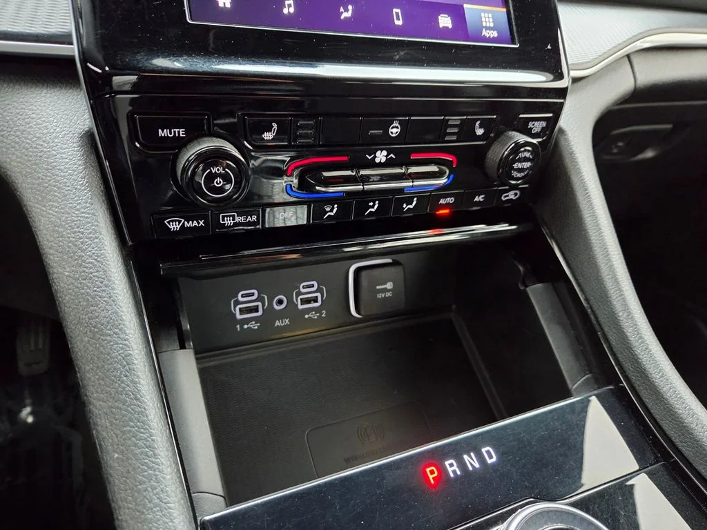 Used 2023 Gray Jeep Altitude X image 9