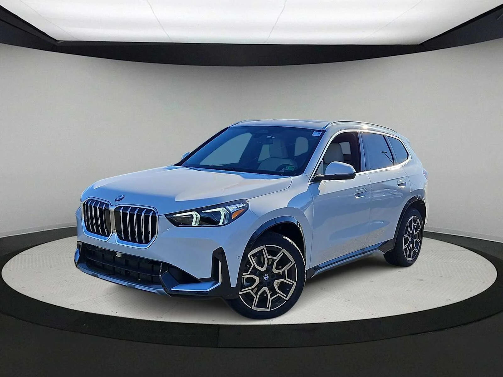 New 2026 White BMW xDrive28i image 1