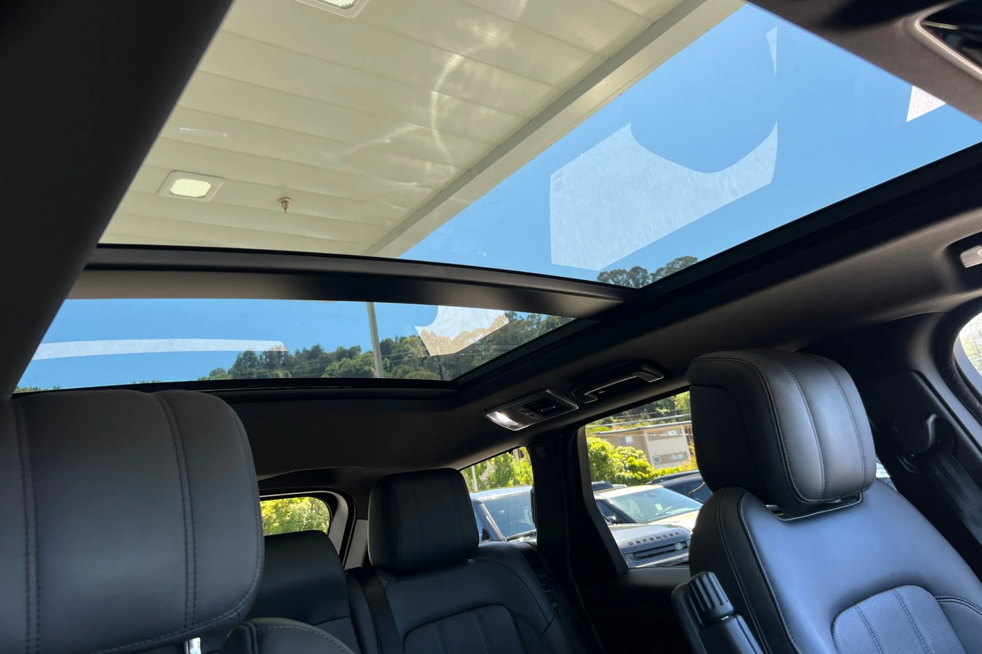Used 2022 Eiger Grey Metallic Land Rover HSE Silver Edition image 19
