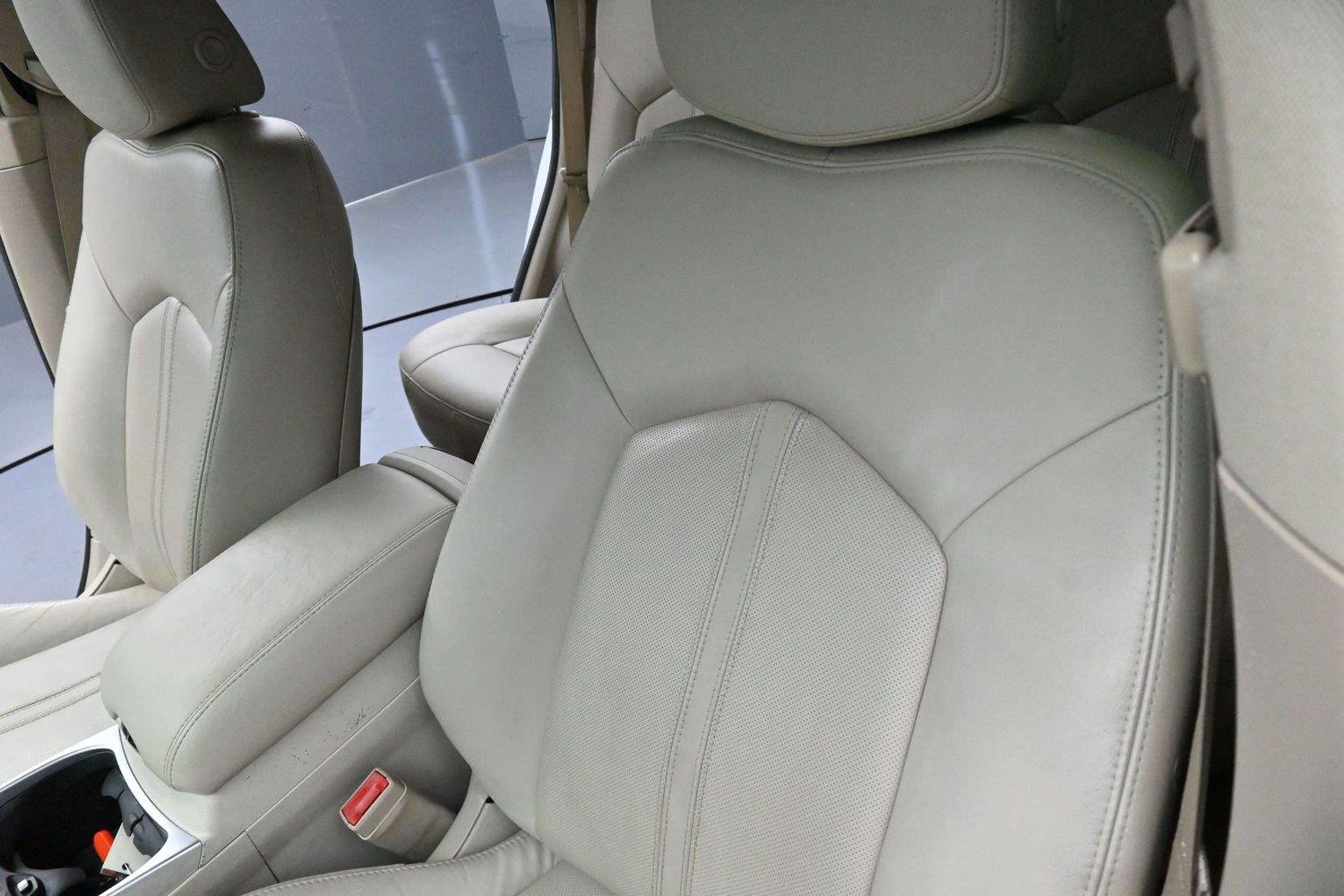 Used 2014 Platinum Ice Tricoat Cadillac Luxury Collection image 15