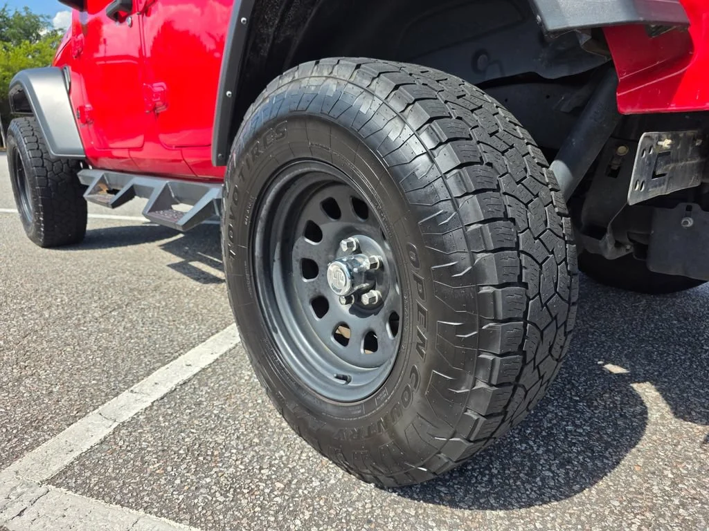 Used 2021 Red Jeep Sport Altitude 4x4 image 32
