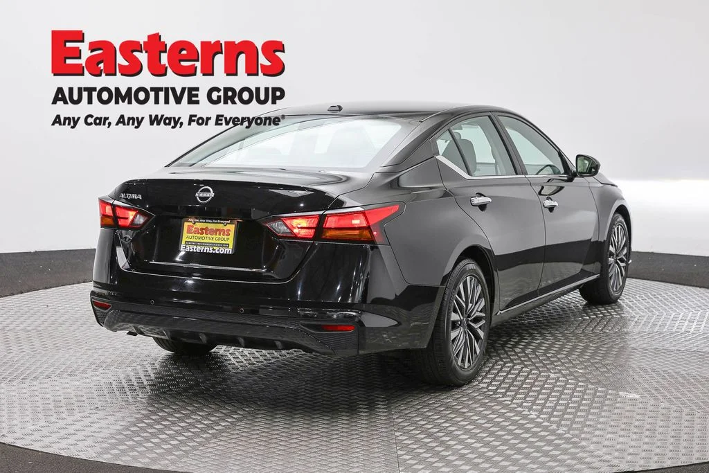 Used 2025 Black Nissan 2.5 SV image 5