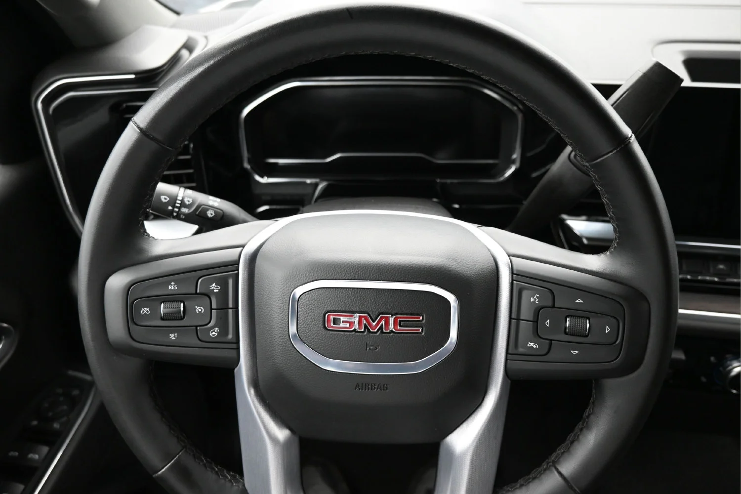 Used 2025 Summit White GMC SLT image 19