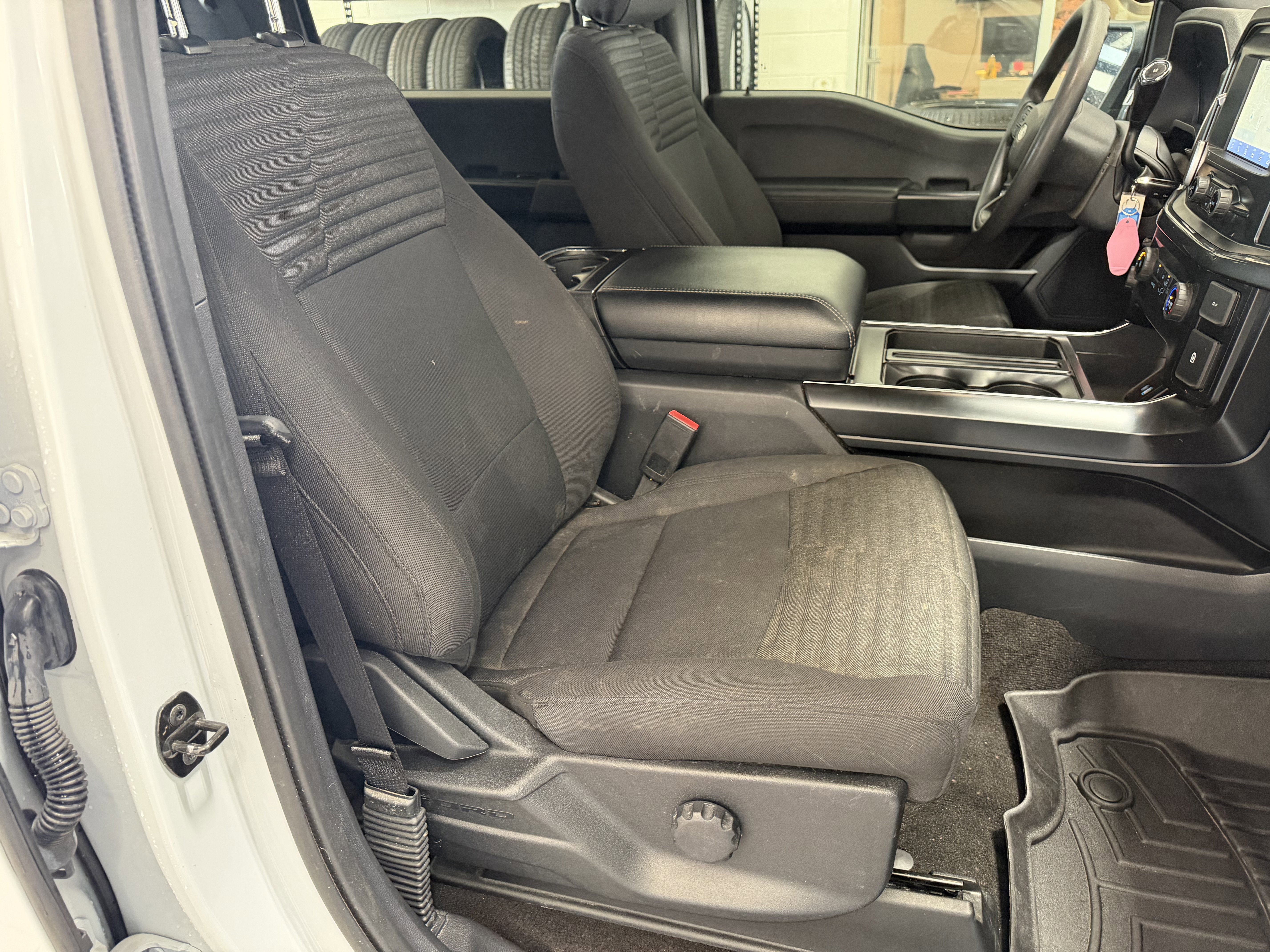 Used 2022 White Metallic Ford XL image 26