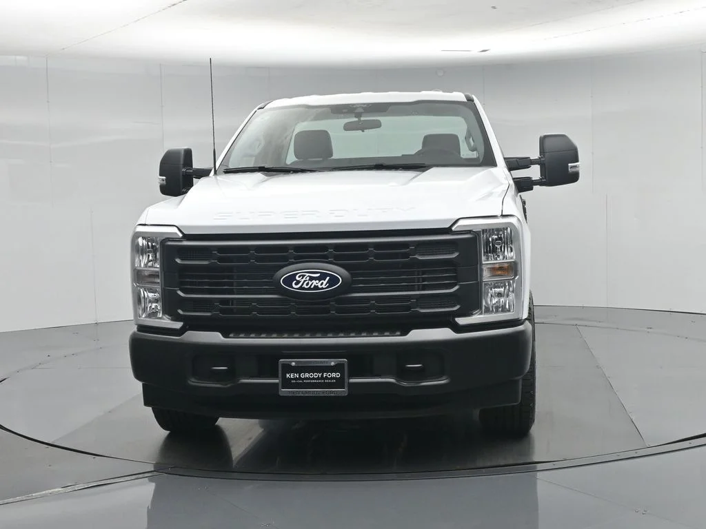New 2027 Oxford White Ford XLT image 50