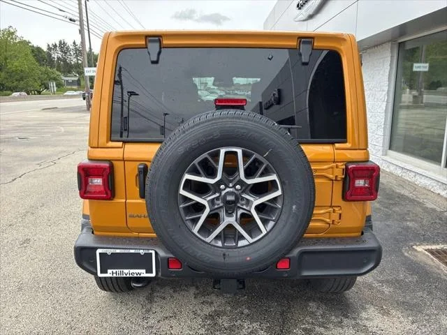 New 2026 Goldilocks Exterior Paint Jeep Sahara image 4