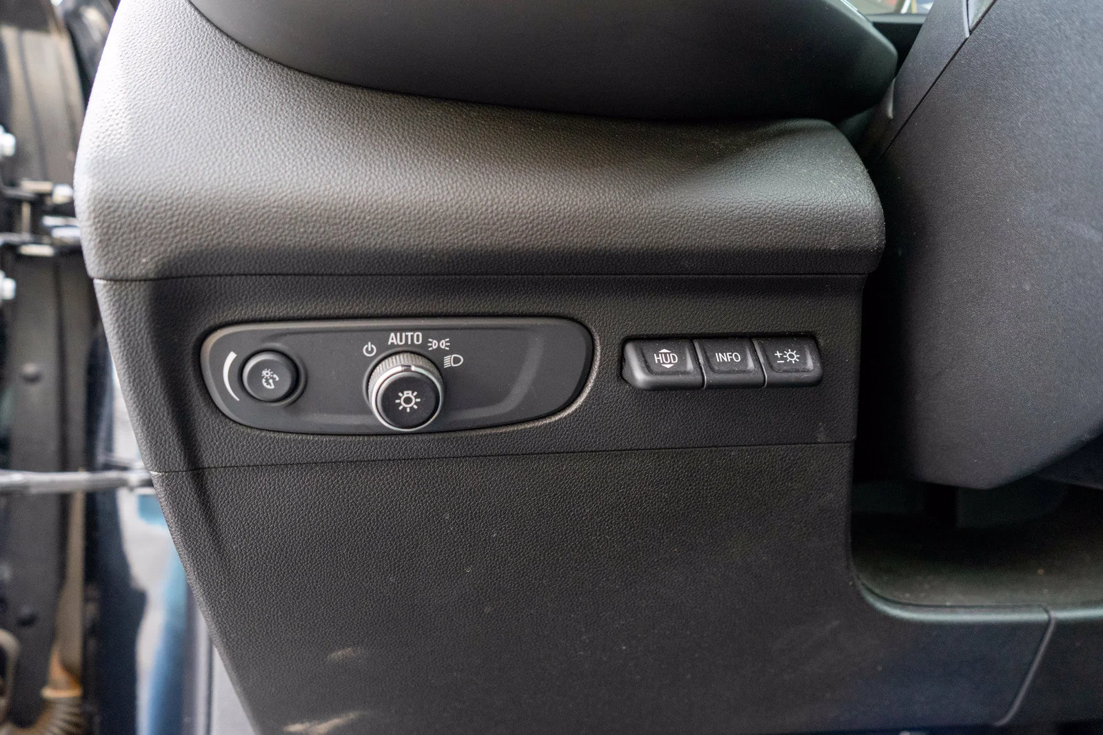 Used 2021 Ebony Twilight Metallic Buick Essence image 17