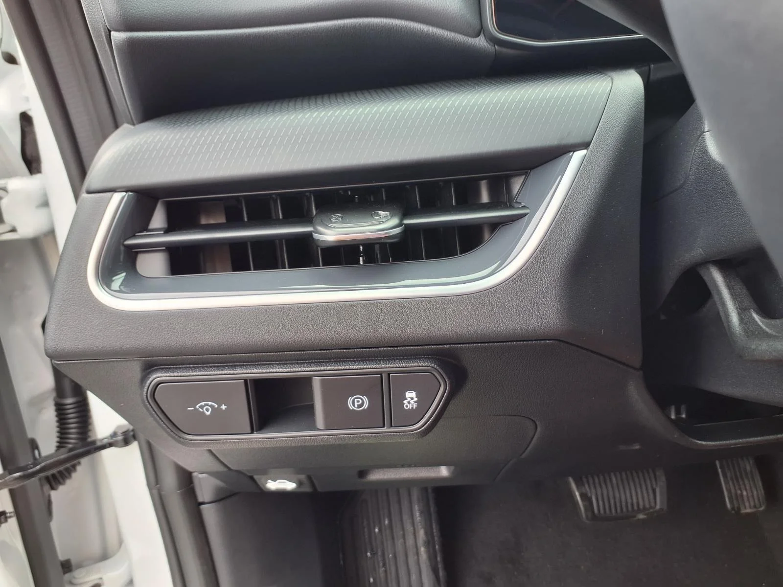 New 2026 Snow White Pearl Kia GT-Line image 21