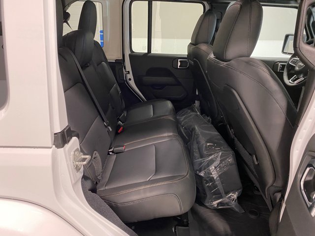 2025 Jeep Wrangler 4-Door Sahara - Photo 18