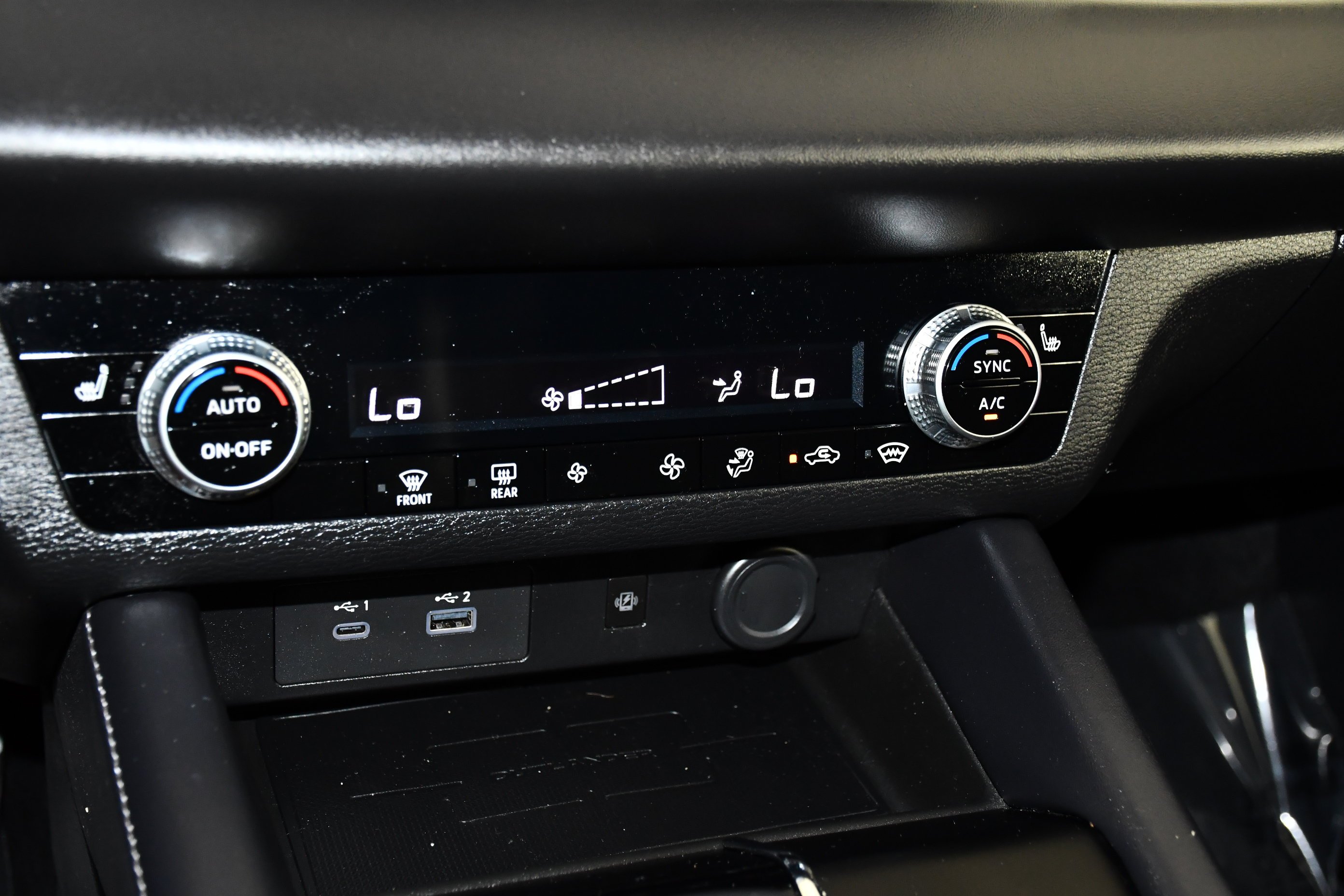 Certified Used 2024 Labrador Black Pearl Mitsubishi SE image 27