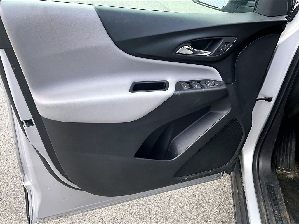 Used 2022 Silver Ice Metallic Chevrolet LS image 9