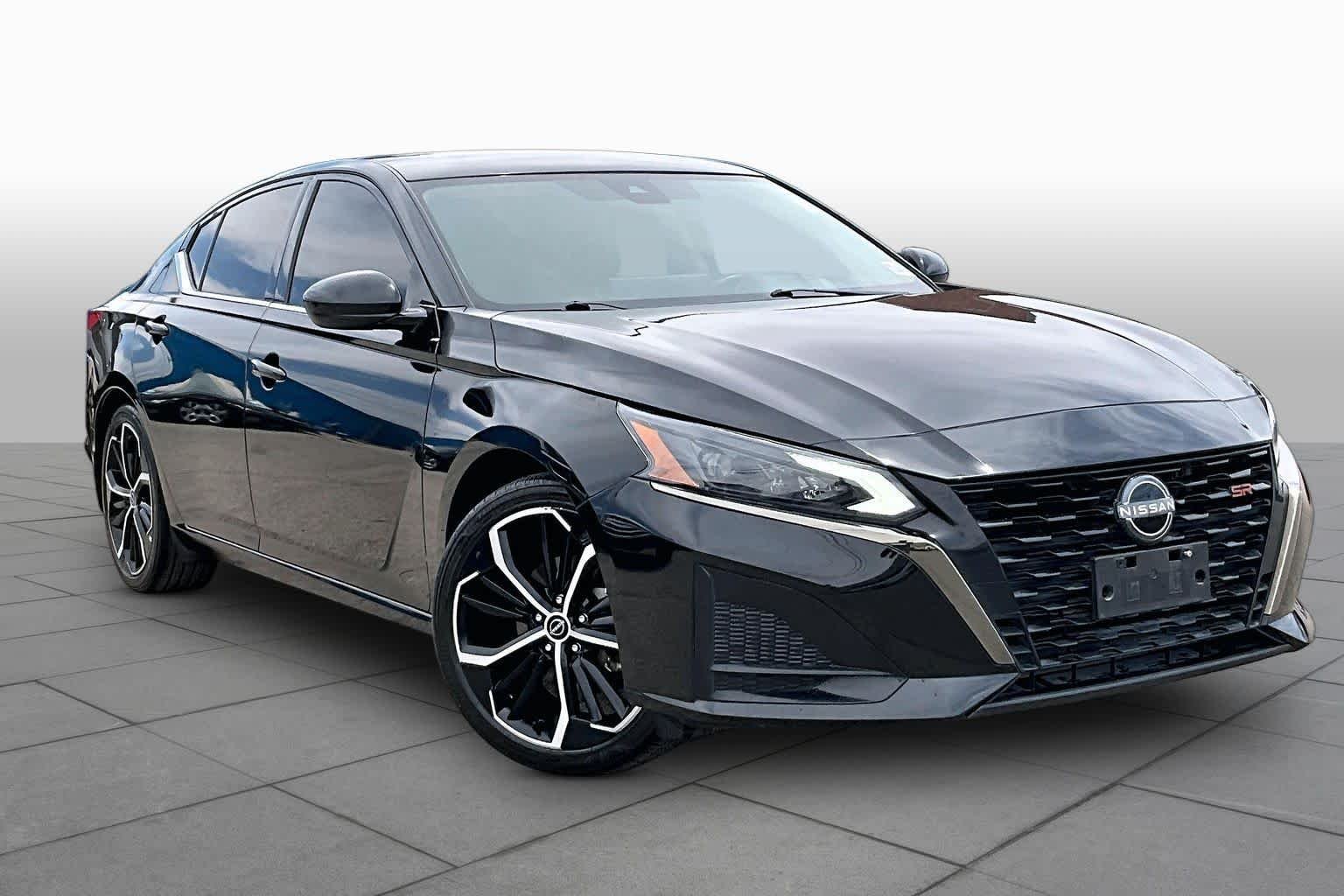 Used 2023 Black Nissan 2.5 SR image 3