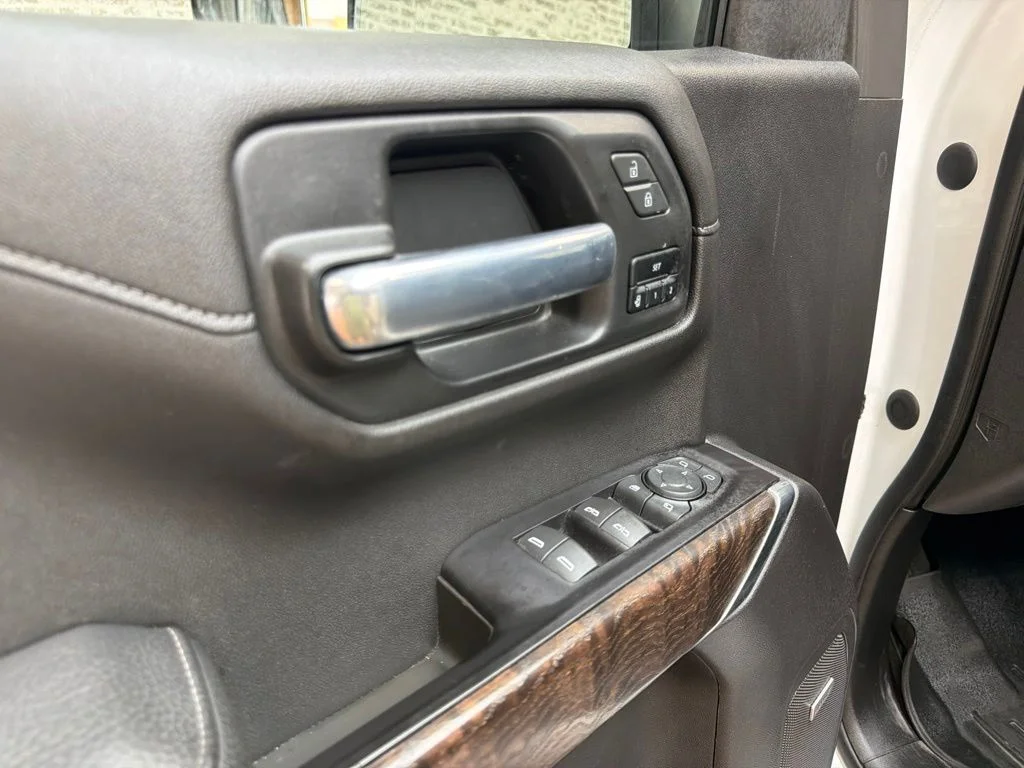 Used 2020 White Frost Tricoat GMC Denali image 24