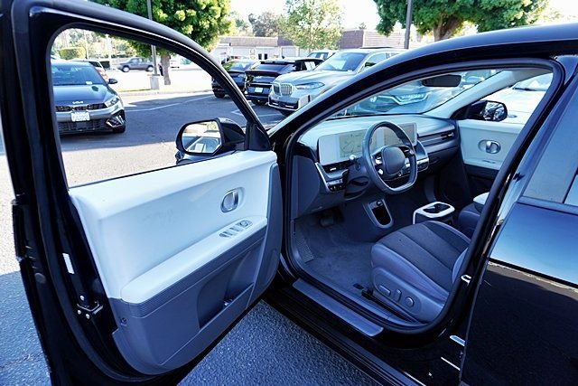 Used 2024 Black Hyundai SEL image 35