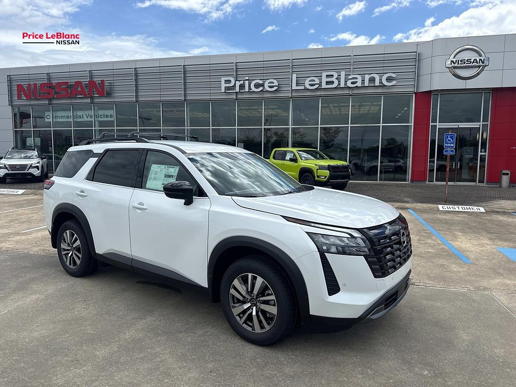 2026 Nissan Pathfinder SL