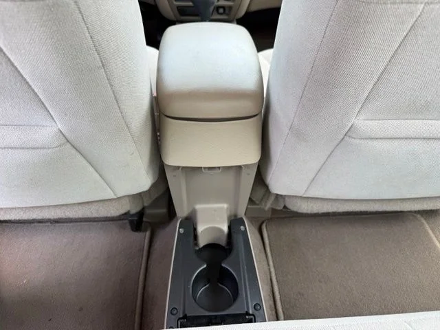 Used 2004 Gold Ford SE image 14
